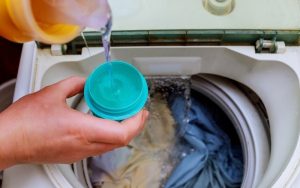 5 sai lầm khi sử dụng nước giặt quần áo khiến không sạch và nhanh hỏng